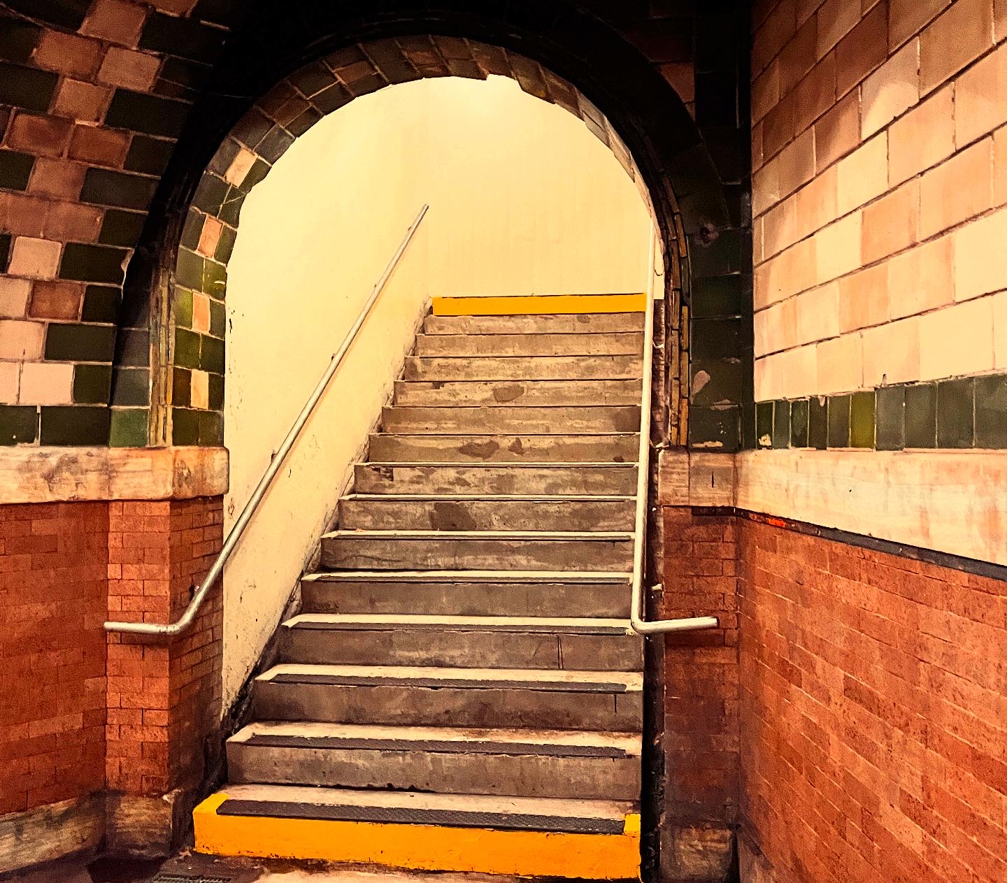 Escalera de acceso de la antigua estación City Hall